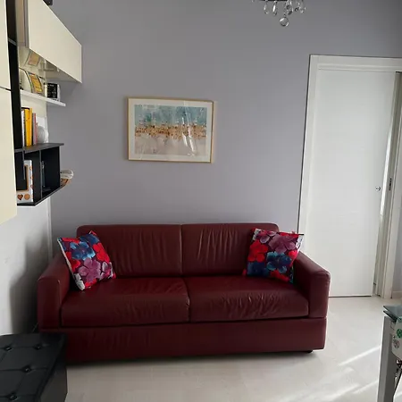 Bilo Con Terrazzo Certosa 34 アパート