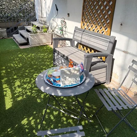 Bilo Con Terrazzo Certosa 34 アパート ミラノ