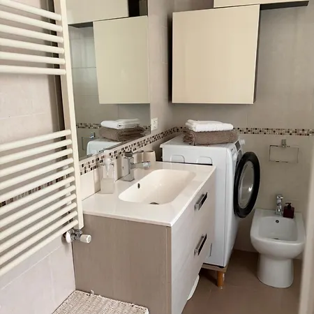 Bilo Con Terrazzo Certosa 34 * ミラノ